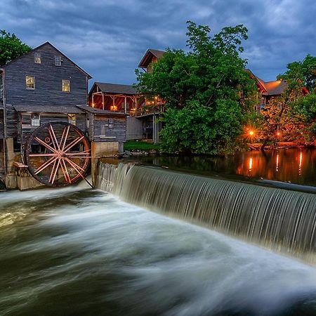 Key Lime Pie, Hot Tub,Wifi, 1089 Free Tickets Each Paid Day, Dollywood And More Гатлинбург Экстерьер фото