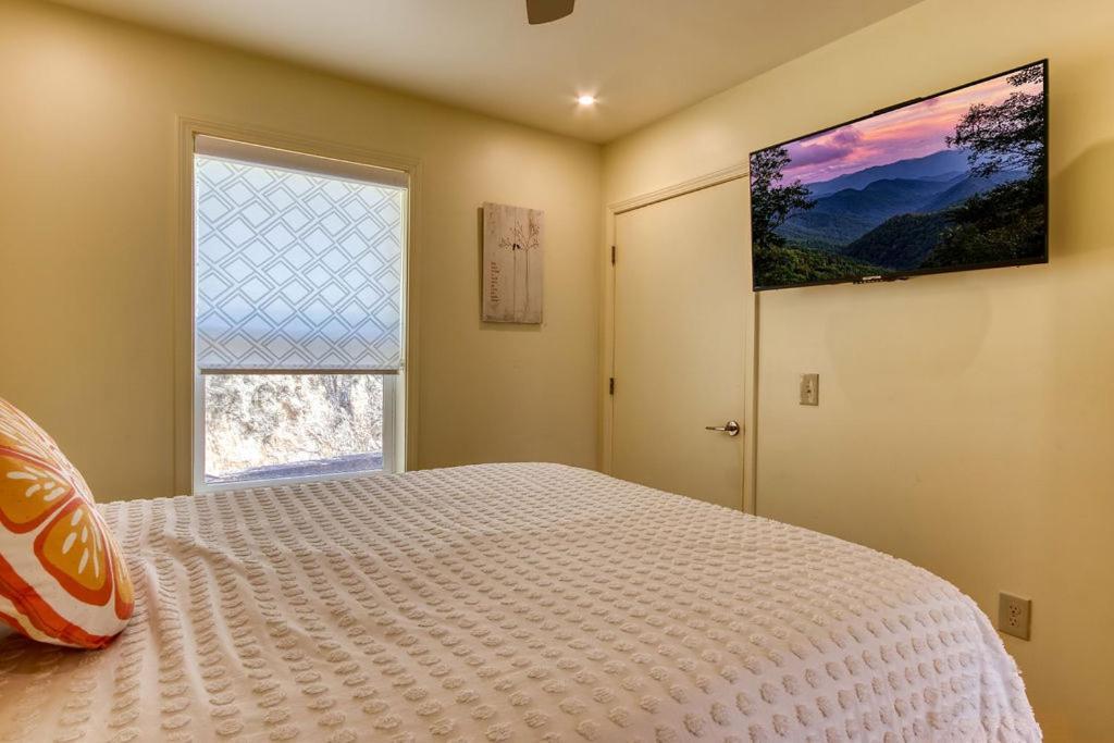 Key Lime Pie, Hot Tub,Wifi, 1089 Free Tickets Each Paid Day, Dollywood And More Гатлинбург Экстерьер фото