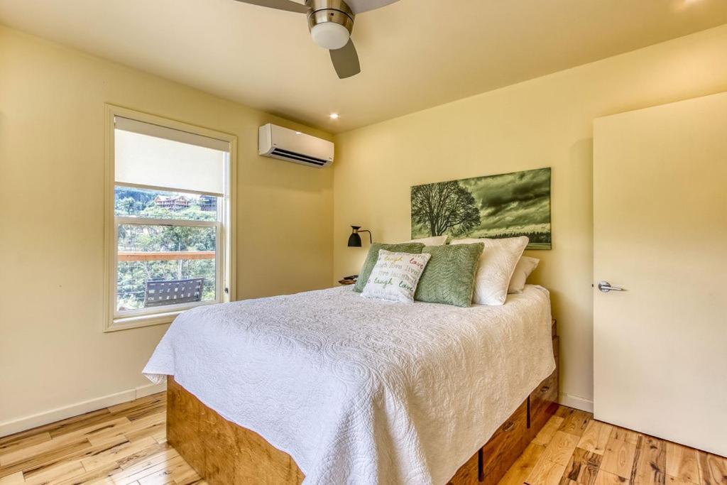 Key Lime Pie, Hot Tub,Wifi, 1089 Free Tickets Each Paid Day, Dollywood And More Гатлинбург Экстерьер фото