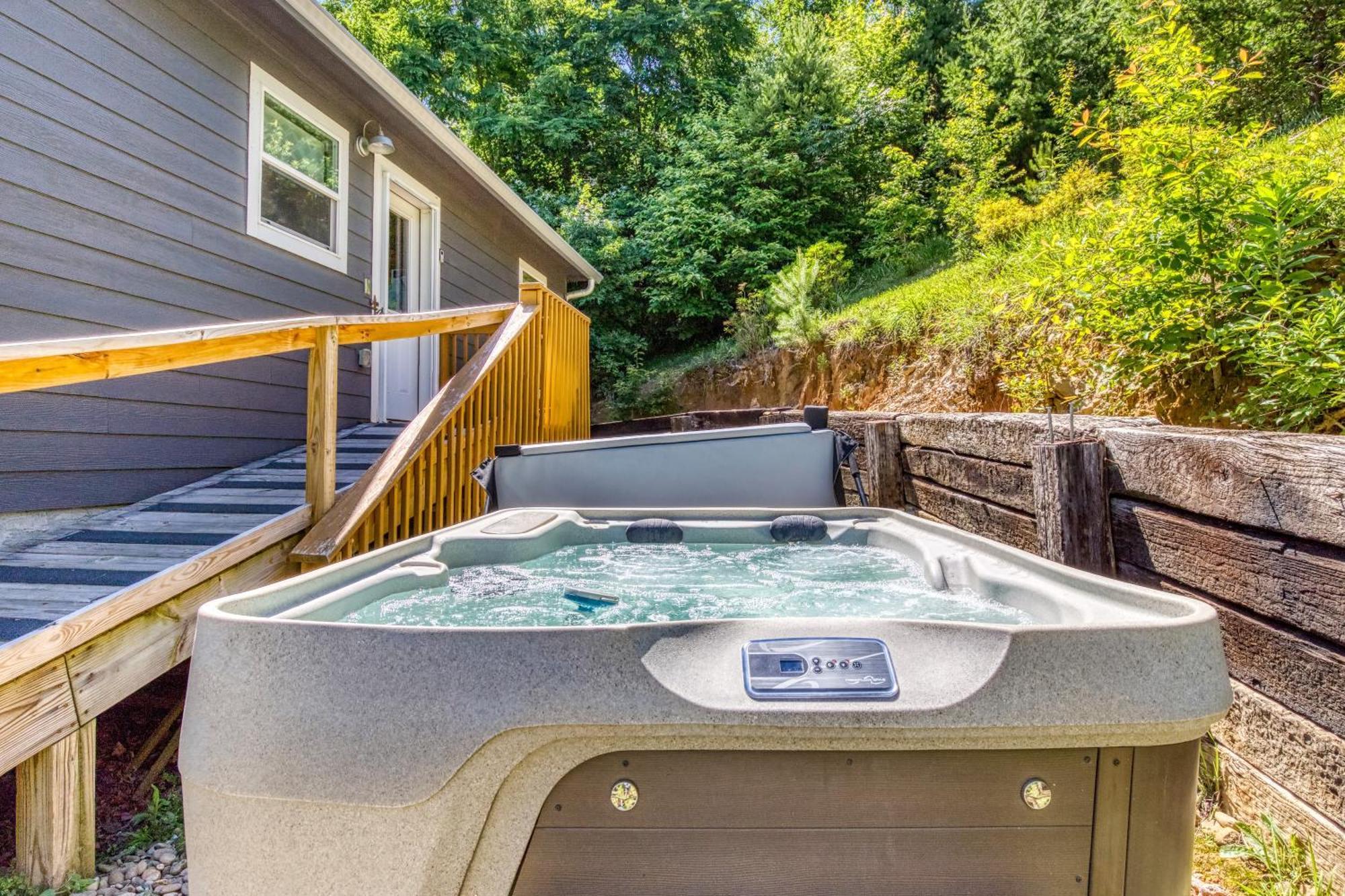 Key Lime Pie, Hot Tub,Wifi, 1089 Free Tickets Each Paid Day, Dollywood And More Гатлинбург Экстерьер фото
