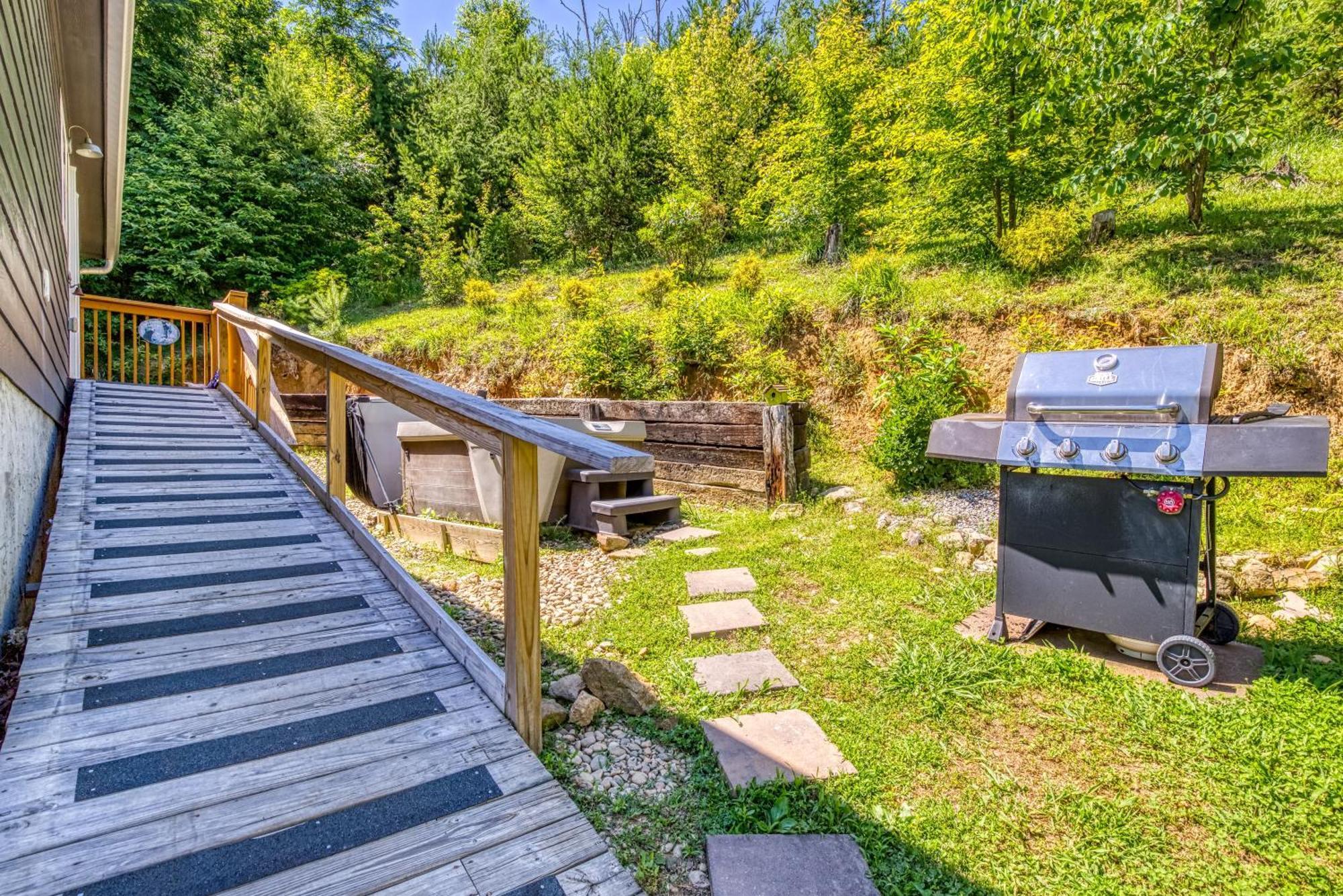 Key Lime Pie, Hot Tub,Wifi, 1089 Free Tickets Each Paid Day, Dollywood And More Гатлинбург Экстерьер фото
